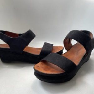 Gentle Souls by Kenneth Cole Black US8.5 Platform Sandals